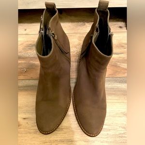 Ankle Boots - size 9 - brown and waterproof